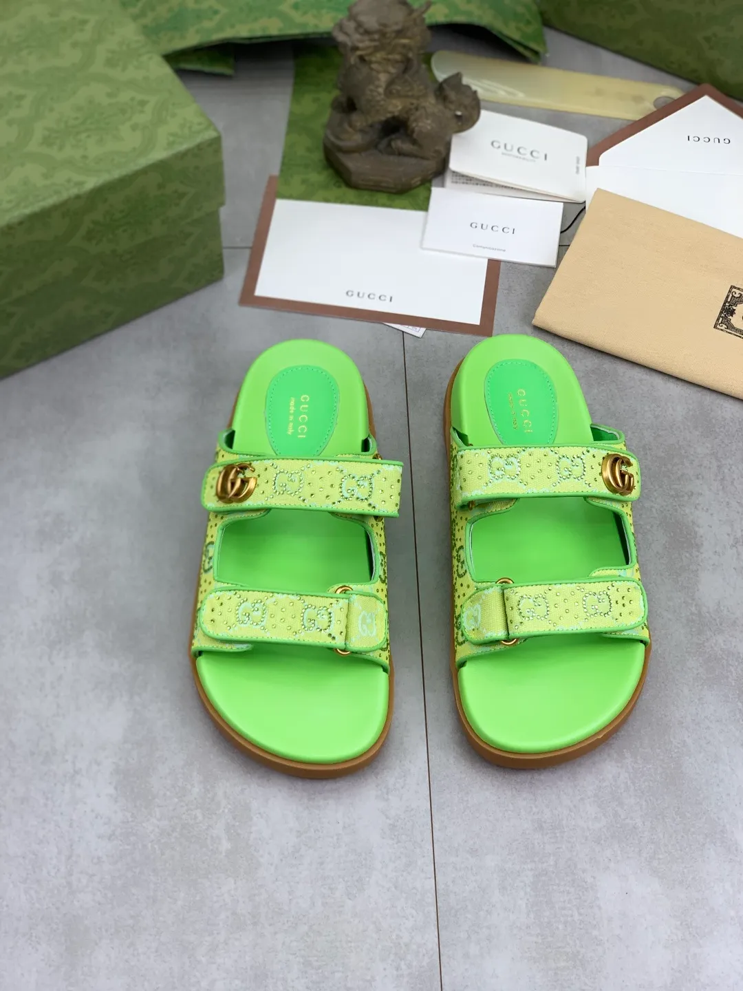 Men's shoes 💰P480💰[New model] High version 🎁🎁🎁 GUCCI New casual hot diamond slippers for the Year of the Snake, original official website, perfect workmanship, transmitting a kind of noble luxury, sublimating its definition of luxury in Gucci's high-end extraordinary craftsmanship. Original Gucci double G combination outsole, code number: 35-45, complete package